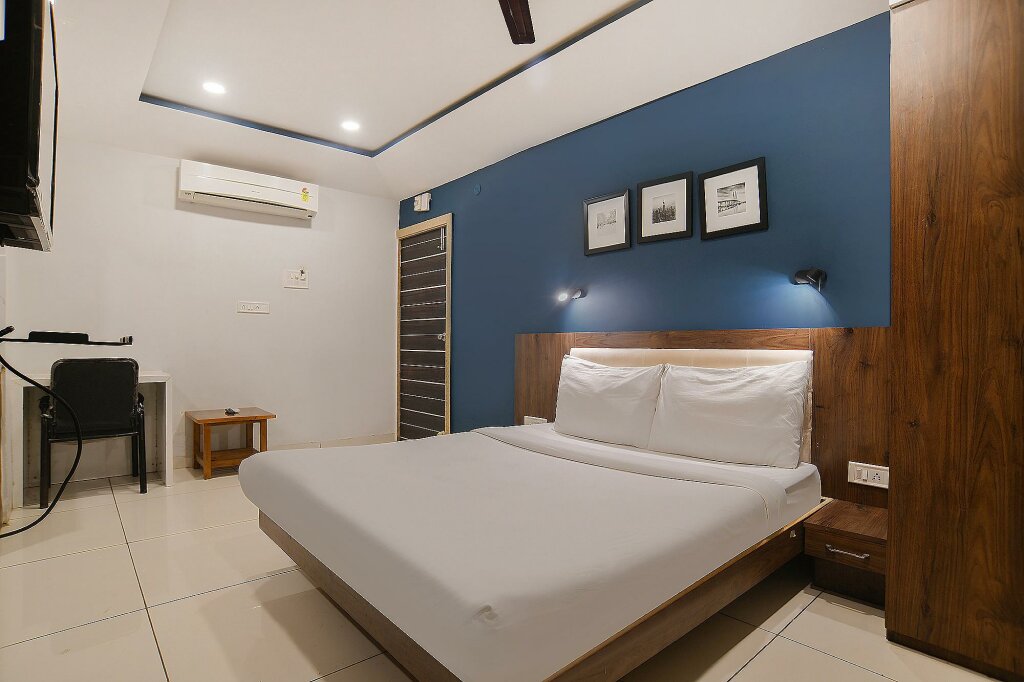 Premium Zimmer FabHotel Shree Ram Palace