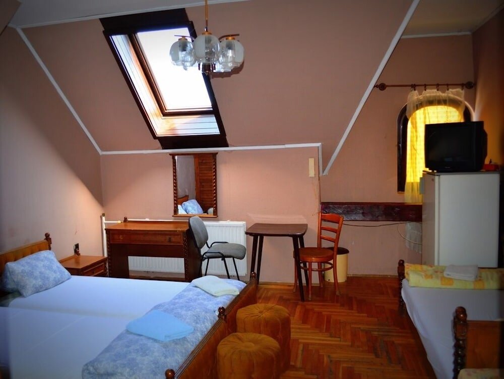 Standard Quadruple room Hotel Palota
