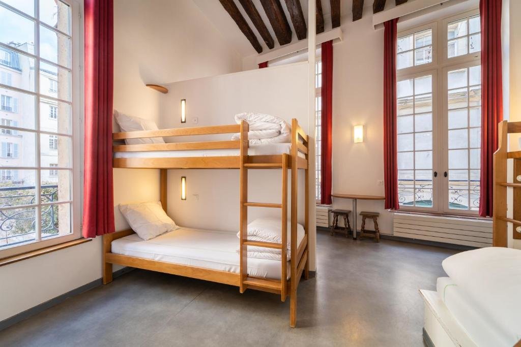 Кровать в общем номере (женский номер) MIJE MARAIS Hostel