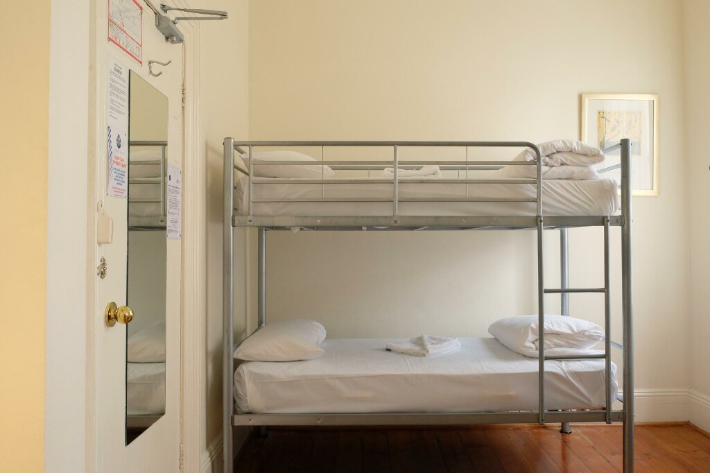 Cama en dormitorio compartido (dormitorio compartido masculino) Hotel Claremont Guest House