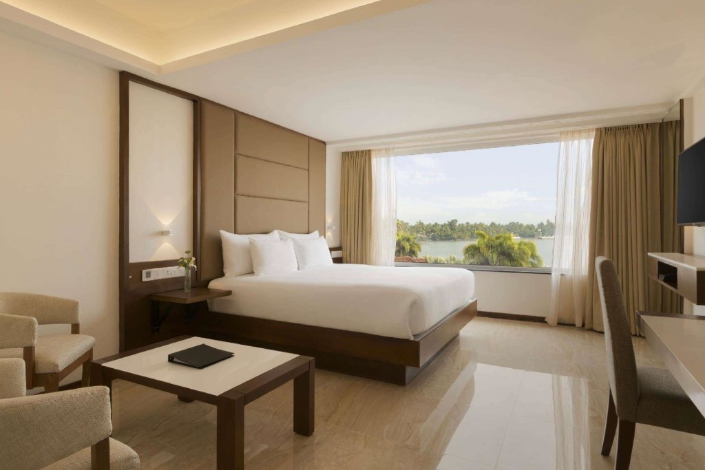 Luxus Doppel Zimmer mit Seeblick Ramada Resort by Wyndham Kochi