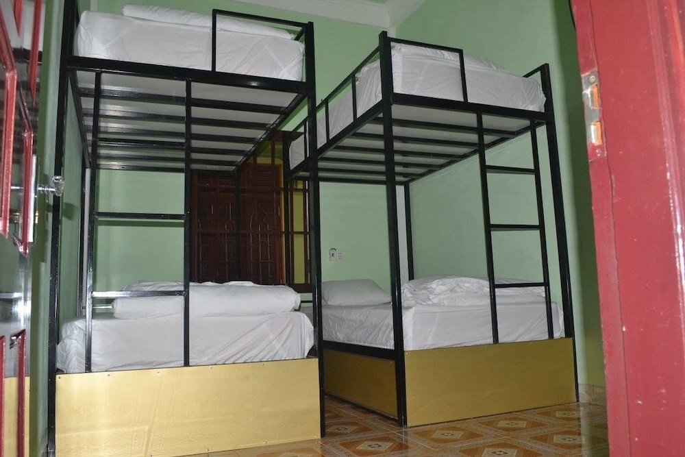 Кровать в общем номере Village House