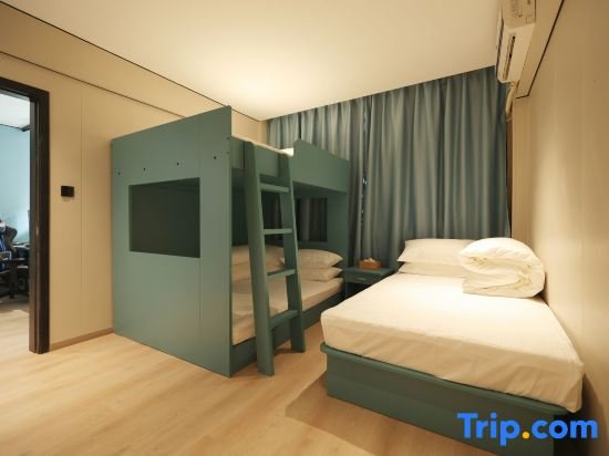 Кровать в общем номере Xi’erdun Hotel
