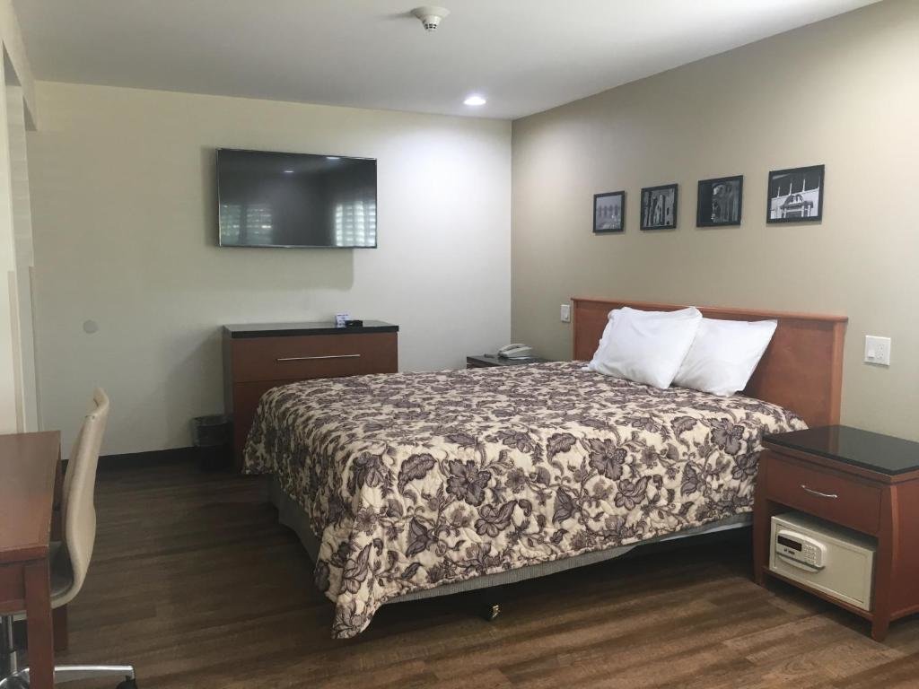 Suite Simply Home Inn & Suites - Riverside