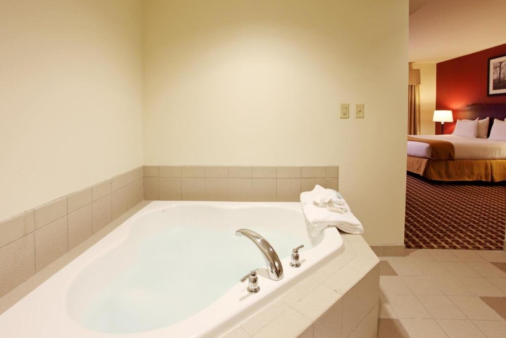 Suite Holiday Inn Express Hotel & Suites Columbus Univ Area - Osu, an IHG Hotel