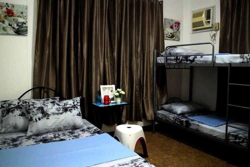 Standard Dreier Zimmer Island Breeze Hostel - Cebu Central