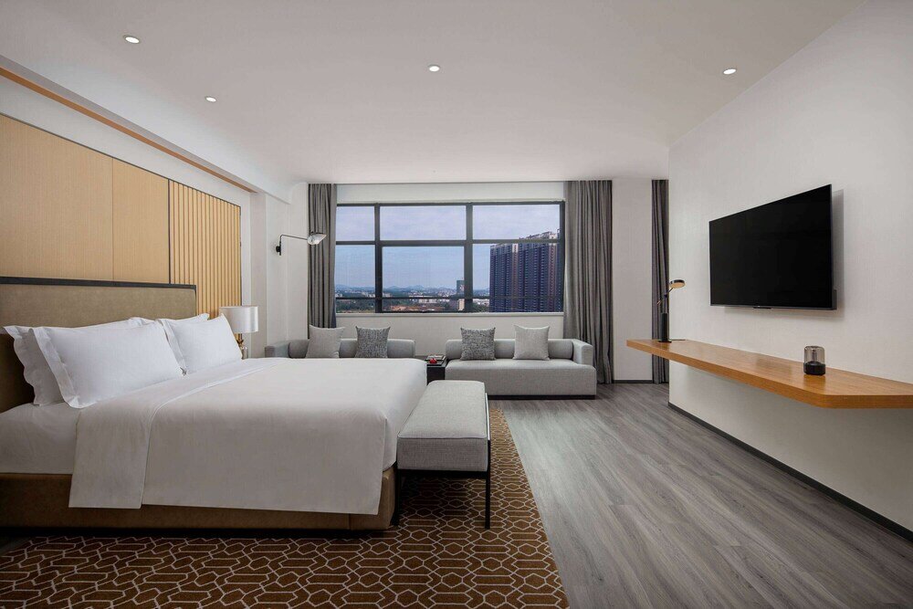 Deluxe Suite Ramada By Wyndham Maoming Dianbai