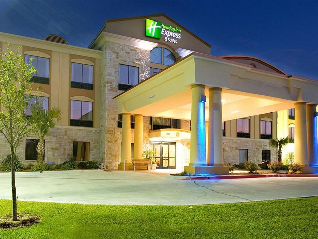 Люкс Holiday Inn Express and Suites Beeville, an IHG Hotel