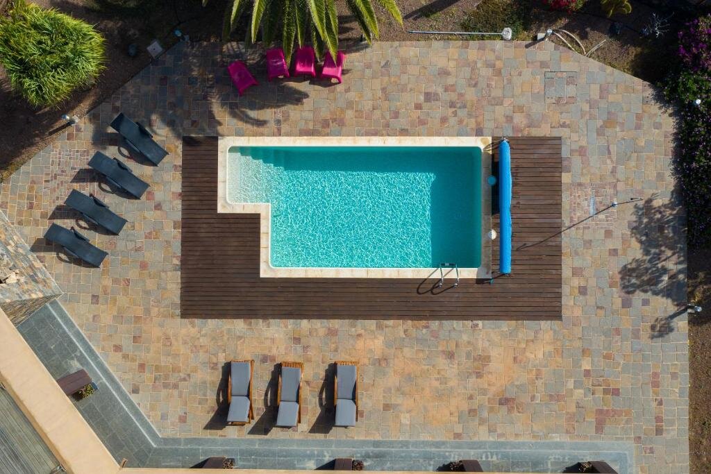 Вилла HomeForGuest Oasis Villa with swimming pool in 4000m2 garden