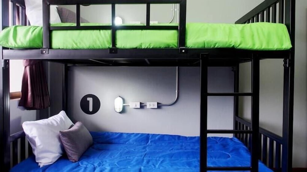 Кровать в общем номере Restdot Hostel