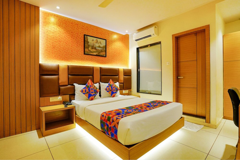 Luxus Suite Fabhotel Hindustan Residency