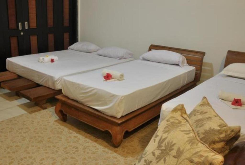 Кровать в общем номере (женский номер) Crystal Beach Bali Hotel
