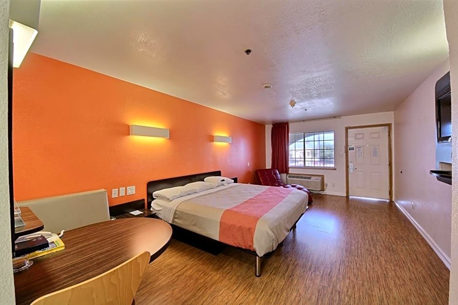 Standard Zimmer Motel 6-Edinburg, TX