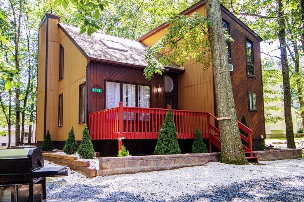 Chalet Entire 3 Bedroom Adventure Chalet, Near the best of the Poconos