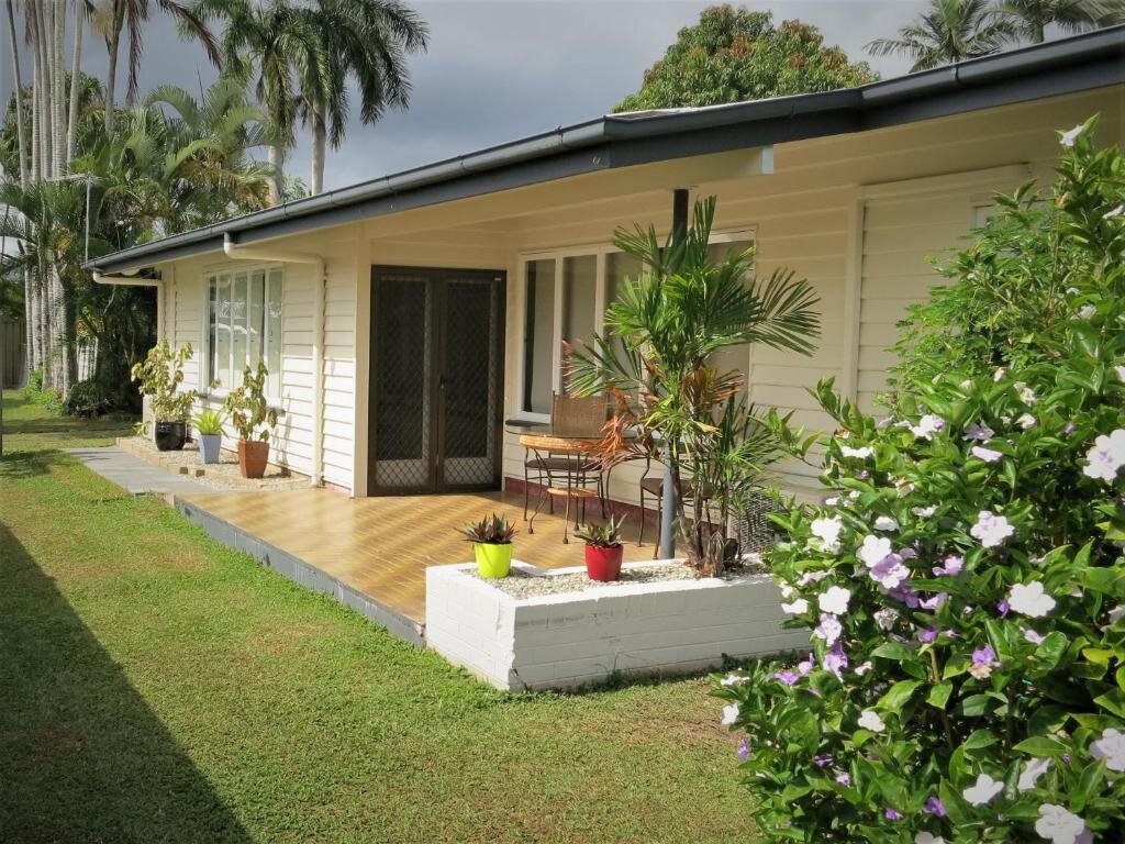 Коттедж Edge Hill Clean & Green Cairns, 7 Minutes from the Airport, 7 Minutes to Cairns CBD & Reef Fleet Terminal