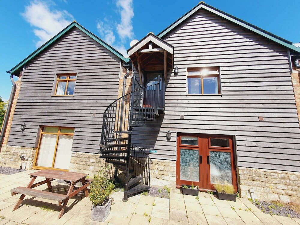 Deluxe Apartment The Victorian Barn, Self-Catering Holidays with Pool and Hot Tubs, Dorset