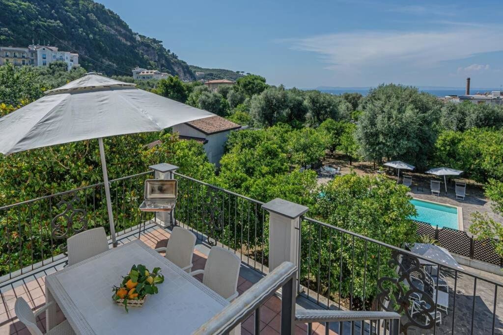 Apartment Casa Gege', for up to 5 guests, shared pool, Sorrento center