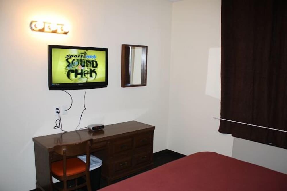 Standard room Empress Inn and Suites