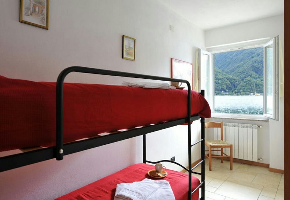 Семейная вилла с 4 комнатами с балконом и с видом на озеро Villa L'Approdo
