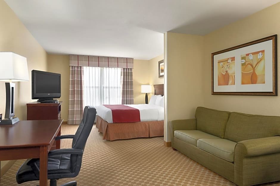 1 Bedroom Quadruple Suite Country Inn & Suites by Radisson, Dothan, AL