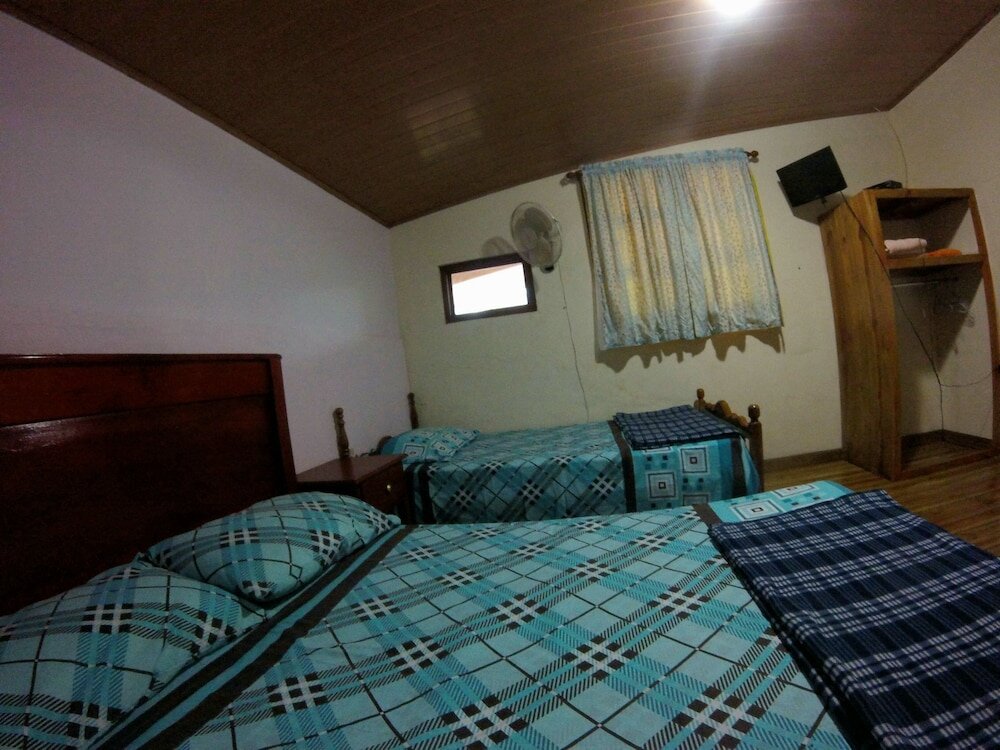 Habitación triple Económica Hostel Bulaba