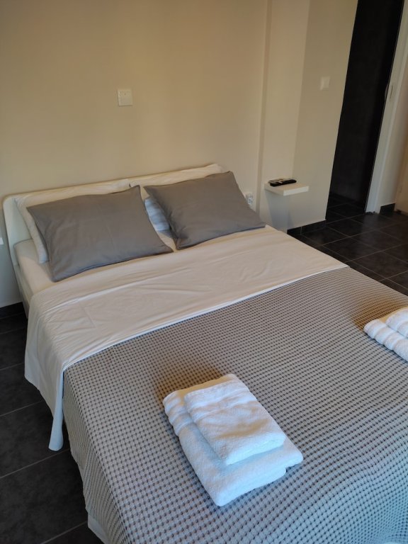 Economy Zimmer Double M near Athens Airport