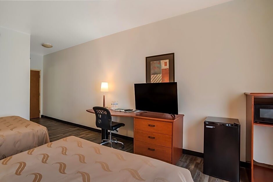 Standard Double Basement room Quality Inn & Suites