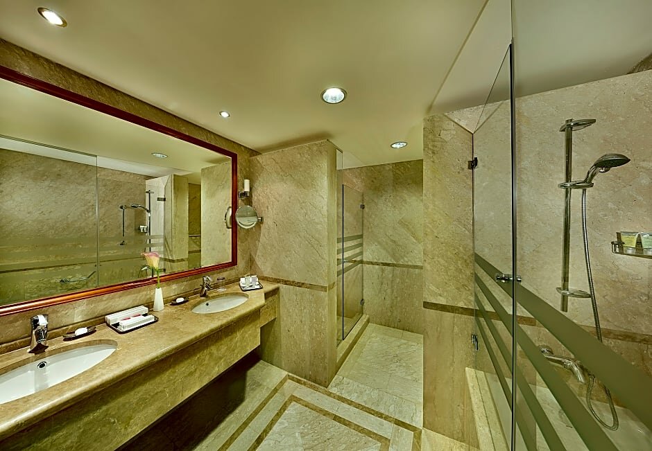 Двухместный номер Premium Crowne Plaza Jordan Dead Sea Resort & Spa, an IHG Hotel