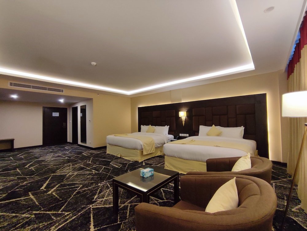 Deluxe Doppel Zimmer Ramada by Wyndham Murree Lower Topa Resort