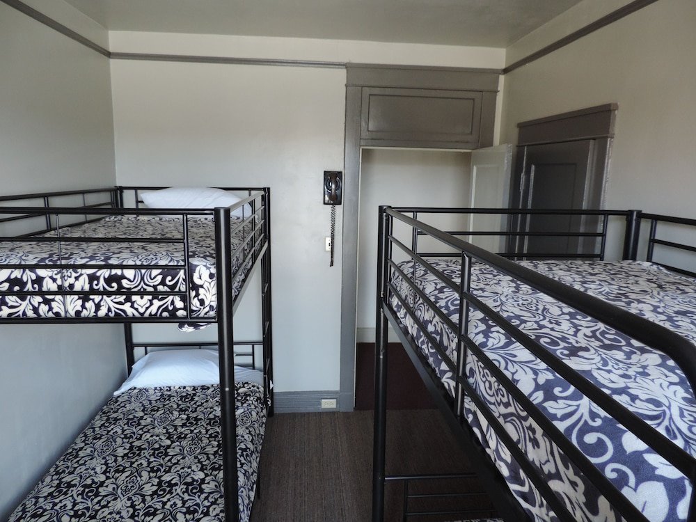 Кровать в общем номере (женский номер) Gardner Hotel & Hostel