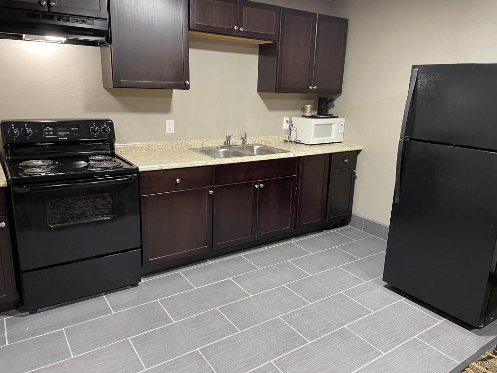 Quadruple studio Days Inn & Suites by Wyndham Collierville Germantown Area
