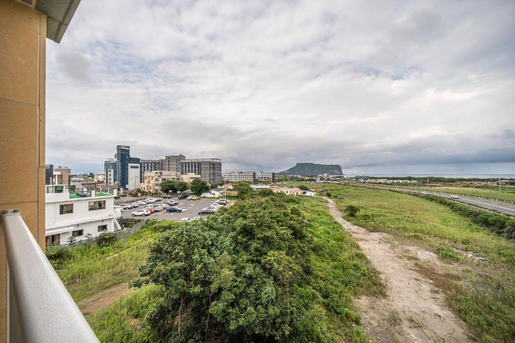 Habitación doble familiar Estándar con vista al mar Golden Tulip Jeju Seongsan Hotel