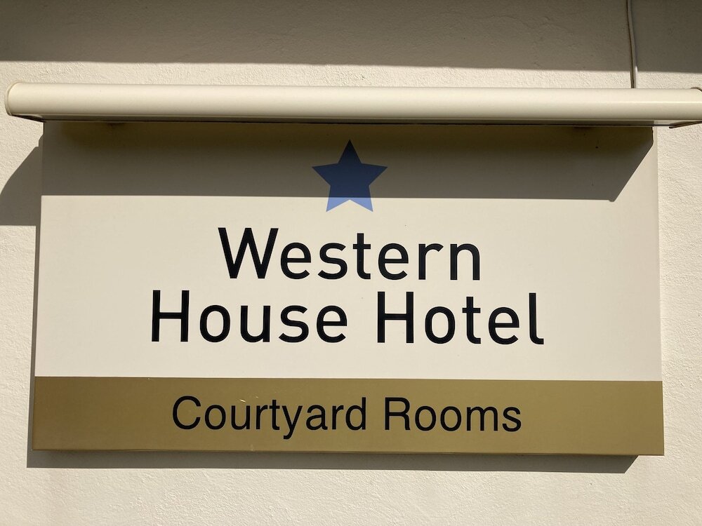 Двухместный номер Standard c 1 комнатой Western House Hotel