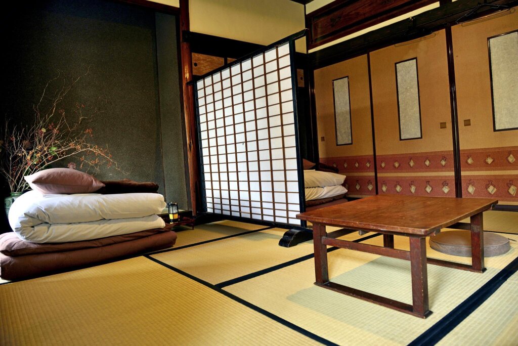 Кровать в общем номере (мужской номер) Guest House Kura