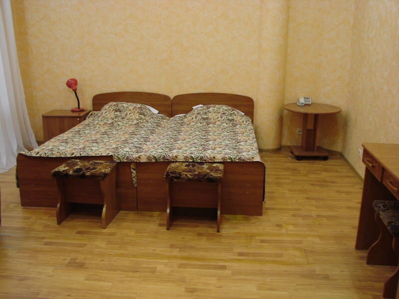 Кровать в общем номере Отель Нева