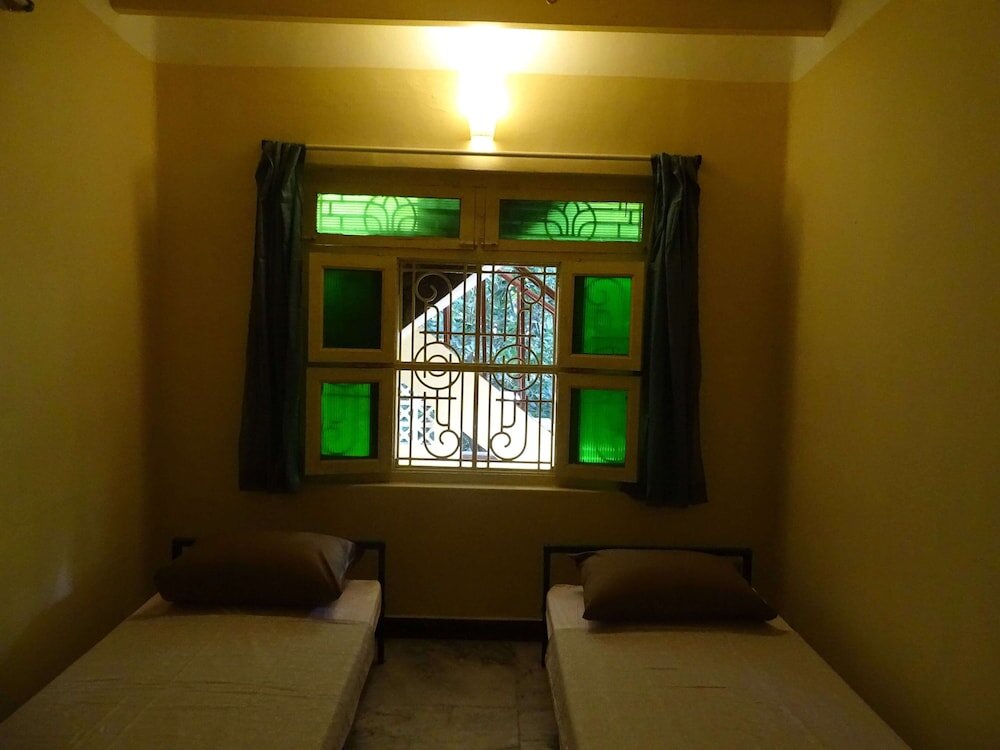 Кровать в общем номере Routard Pondicherry