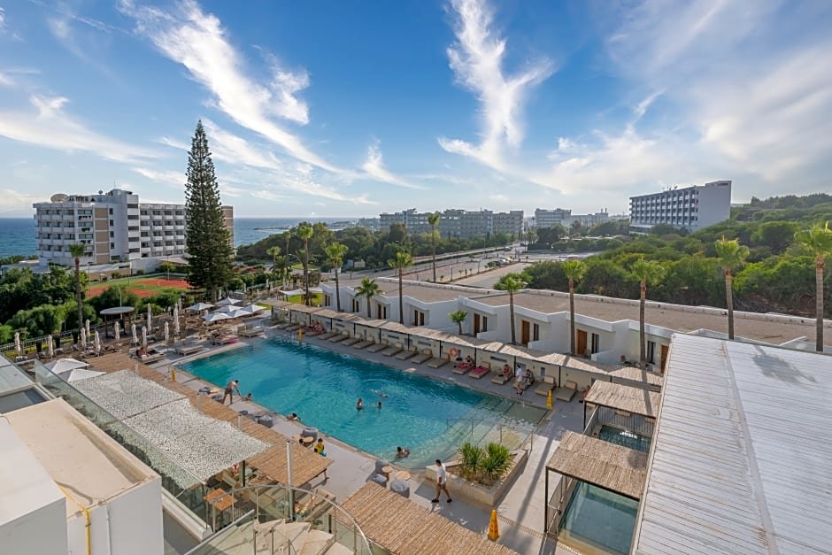 Camera doppia Standard con parziale vista mare Napa Mermaid Hotel & Suites