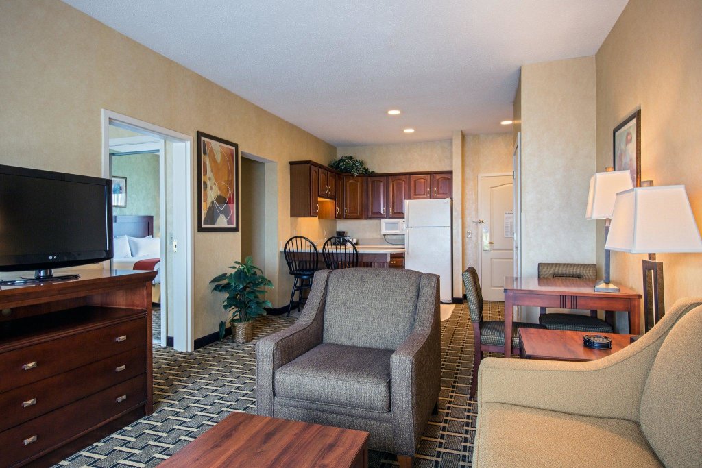 Doppel Suite 2 Schlafzimmer Holiday Inn Express & Suites Youngstown N , an IHG Hotel