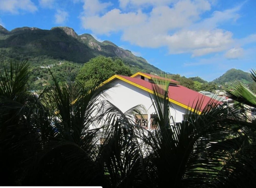 APARTMENT LE CHATEAU BLEU, MAHE ISLAND