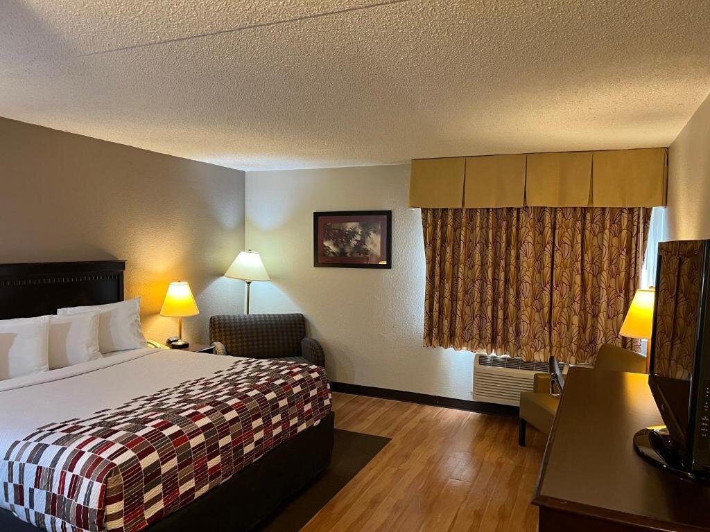 Люкс Red Roof Inn & Suites Mt Holly - McGuire AFB