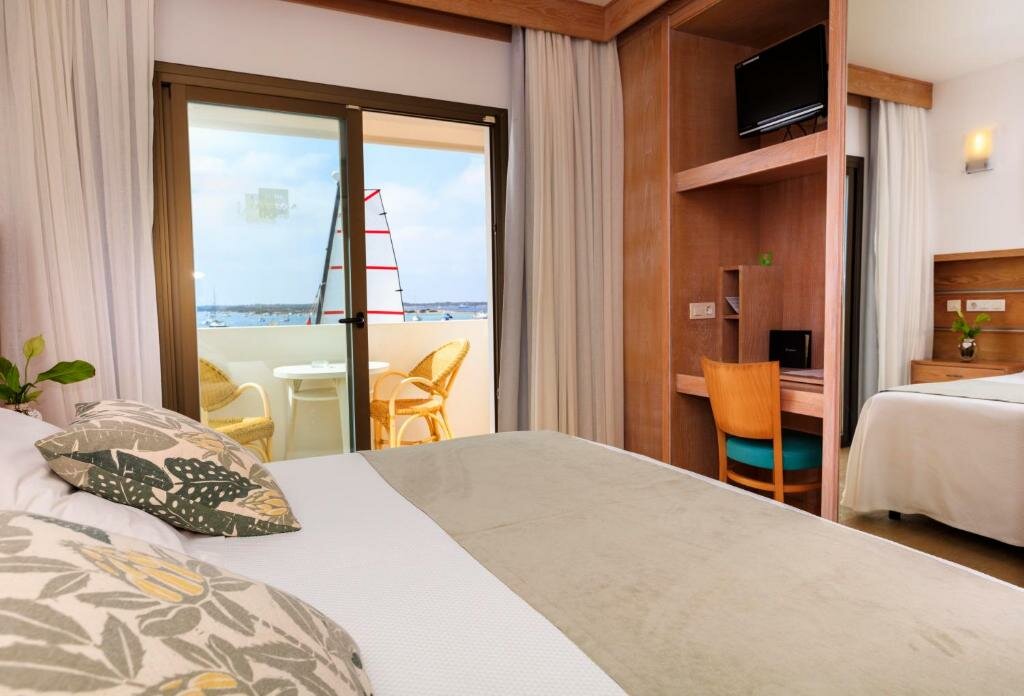 Standard Double room with sea view Hostal la Savina