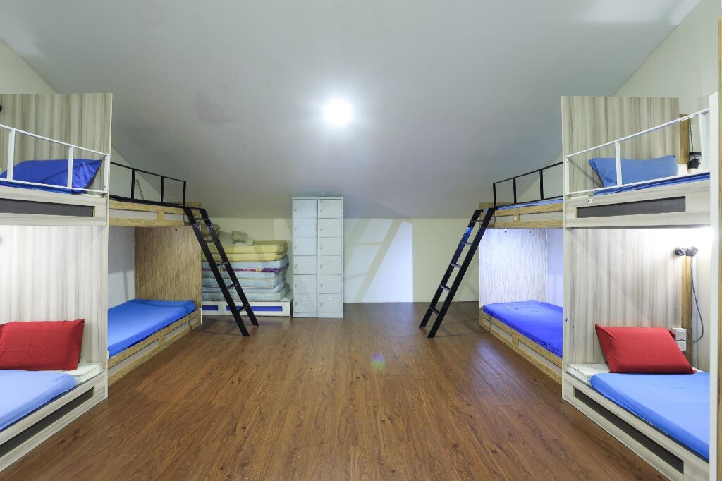Кровать в общем номере (мужской номер) SPOT ON 90236 Zigzag Travellers Home