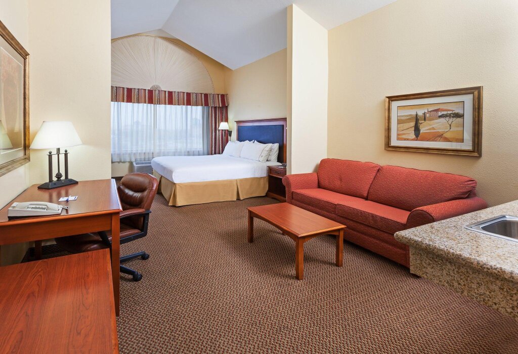 Doppel Studio Holiday Inn Express Hotel & Suites Laredo-Event Center Area, an IHG Hotel