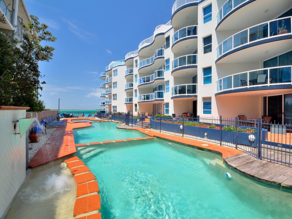 Номер Standard мансарда с 2 комнатами с видом на море Watermark Resort Caloundra