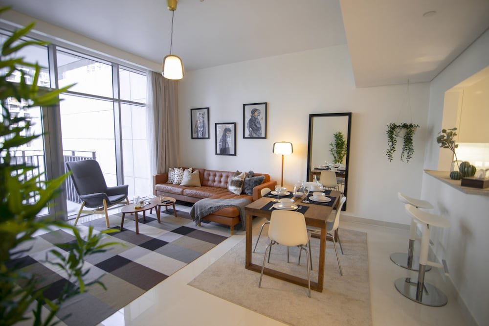 Deluxe Apartment Monty - Elegant Apt With Balcony Minutes from Burj Khalifa