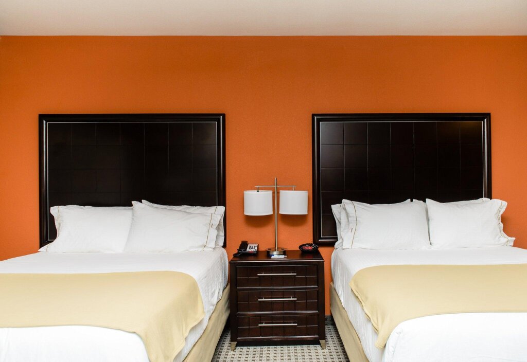 Двухместный номер Standard Holiday Inn Express Hotel & Suites Austin NW - Arboretum Area, an IHG Hotel
