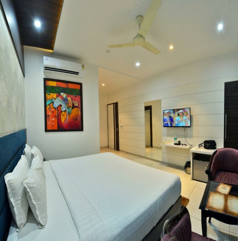 Deluxe room Jhansi Hotel