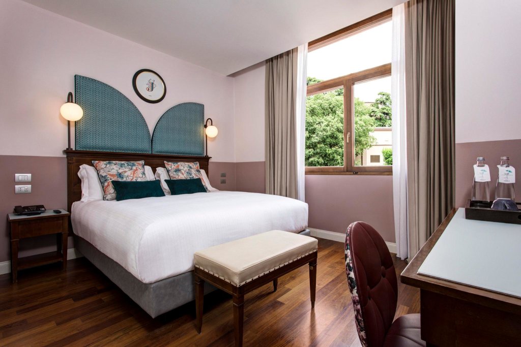Standard room Hotel Indigo Verona