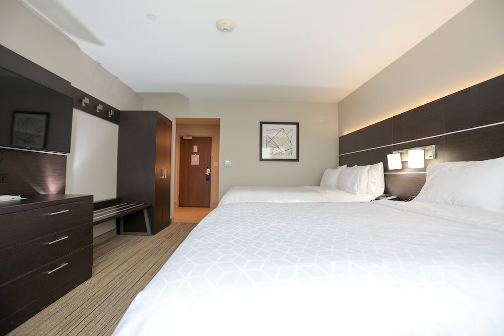Четырёхместный номер Standard Holiday Inn Express & Suites - Forney, an IHG Hotel