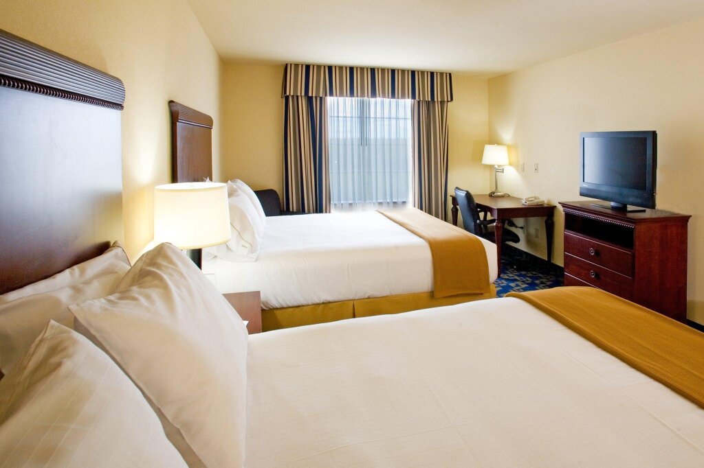 Standard Vierer Zimmer Holiday Inn Express Jourdanton - Pleasanton, an IHG Hotel